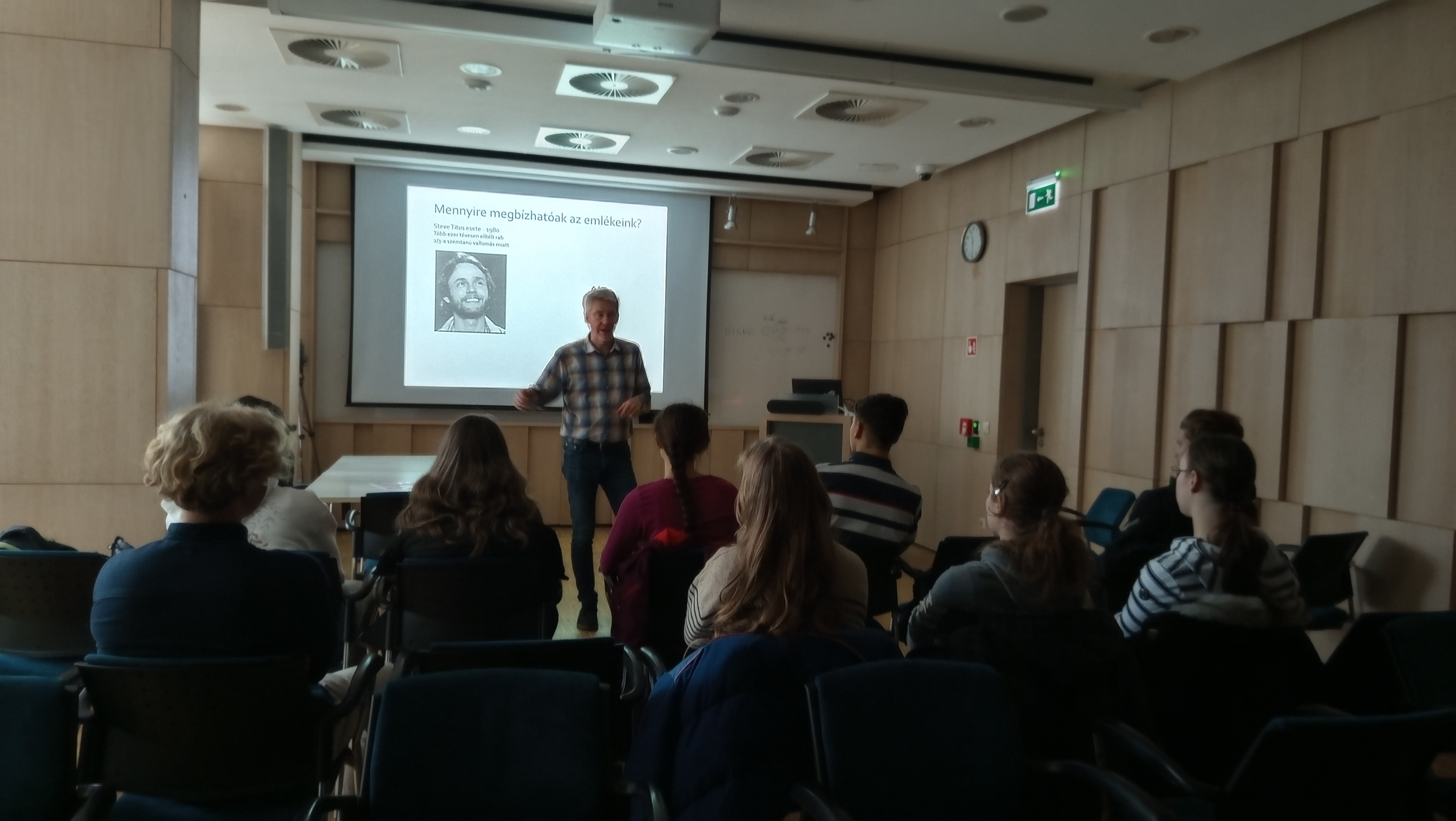 Dr. Nyíri Gábor előadása a memóriáról